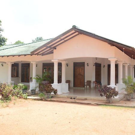 First House Mihintale Hotel Buitenkant foto