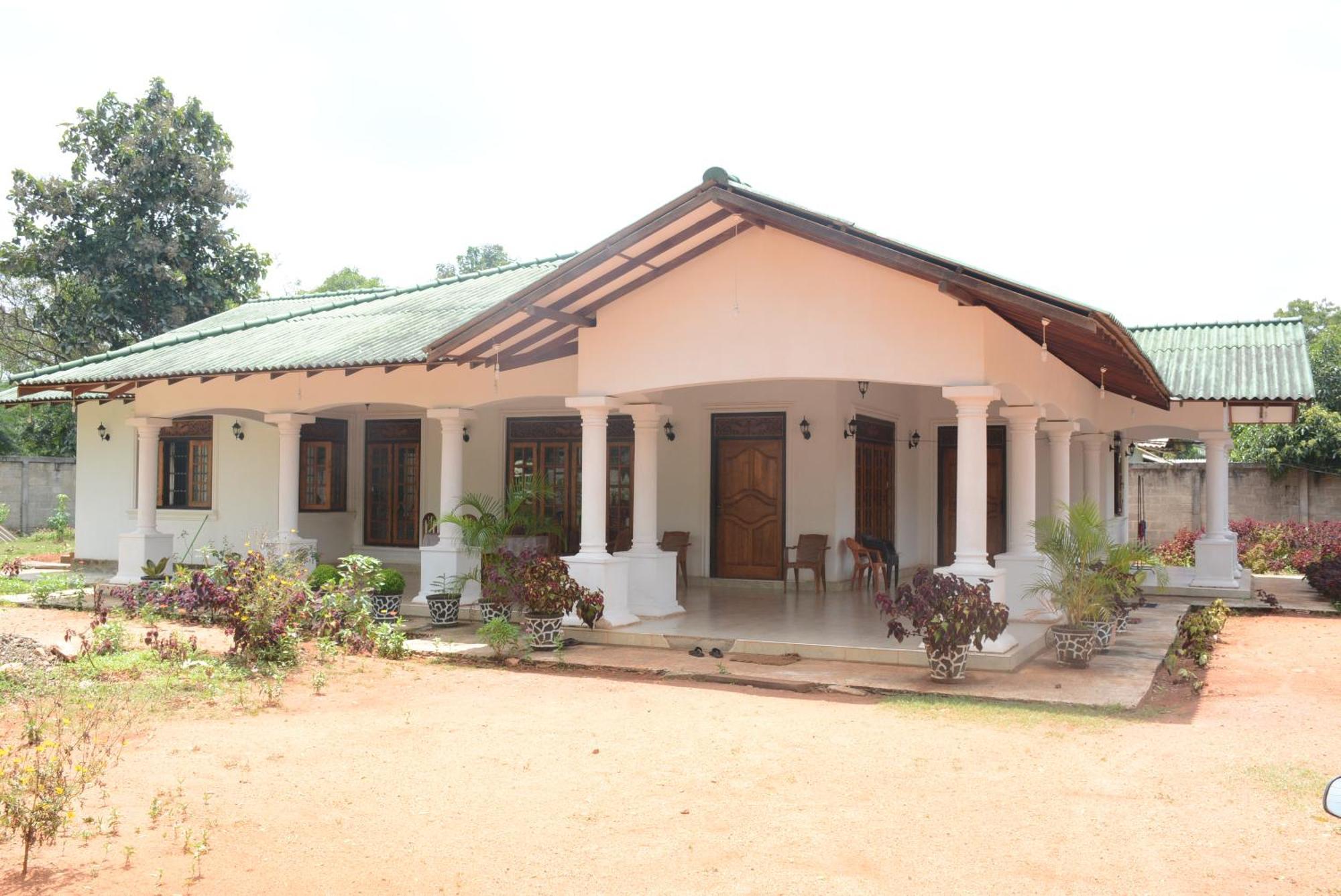First House Mihintale Hotel Buitenkant foto