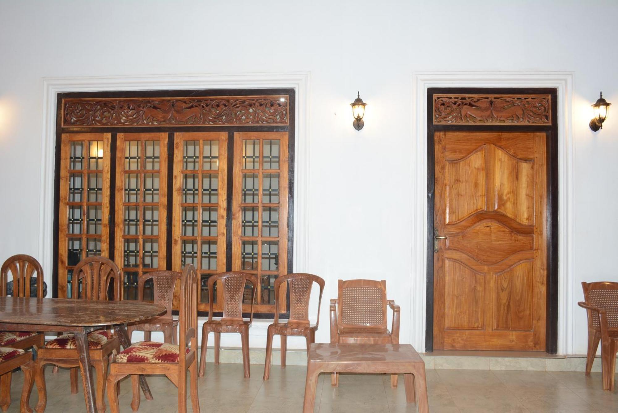 First House Mihintale Hotel Buitenkant foto