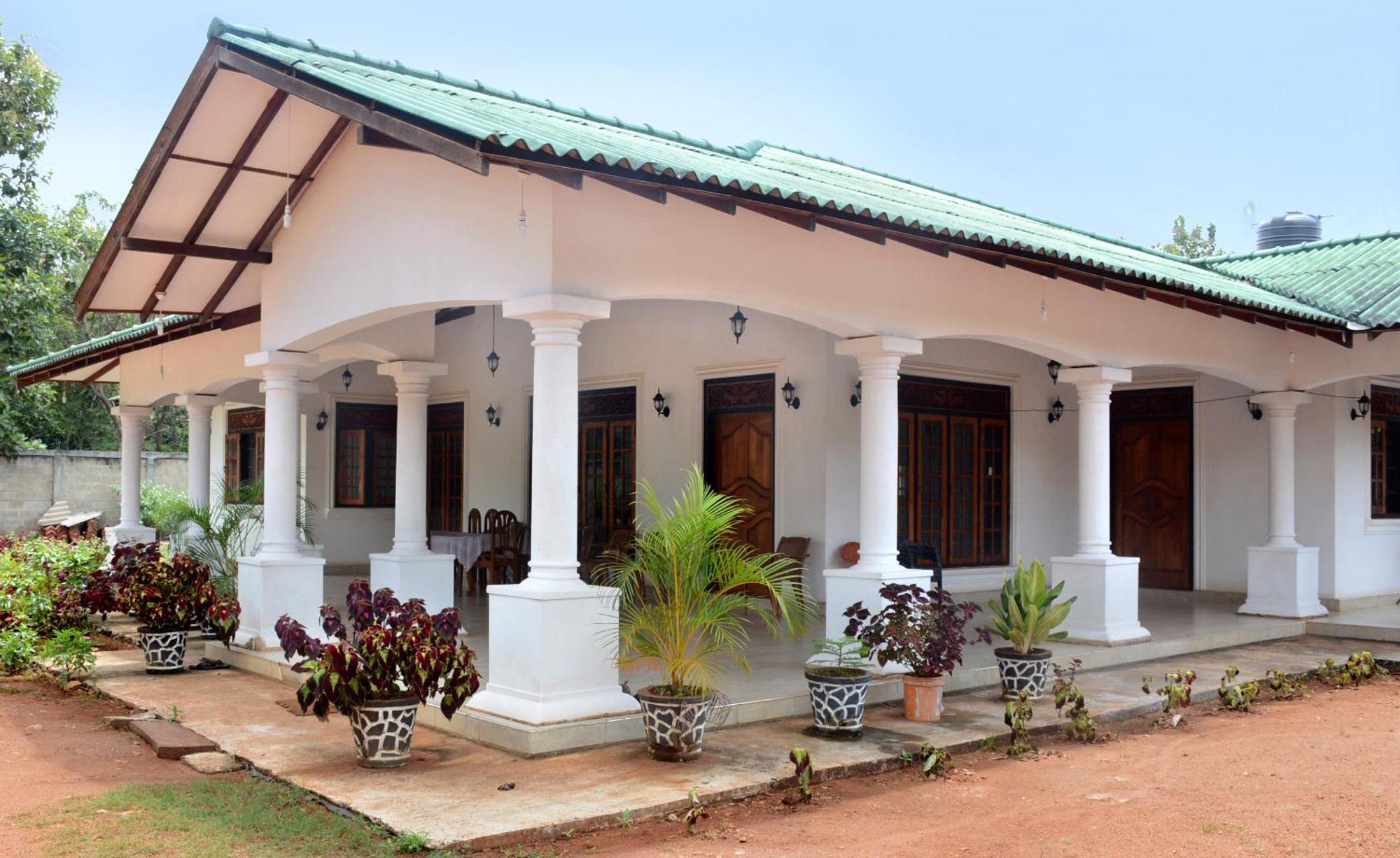 First House Mihintale Hotel Buitenkant foto