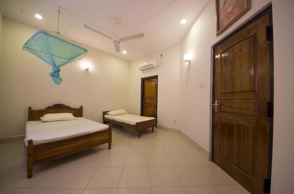 First House Mihintale Hotel Buitenkant foto