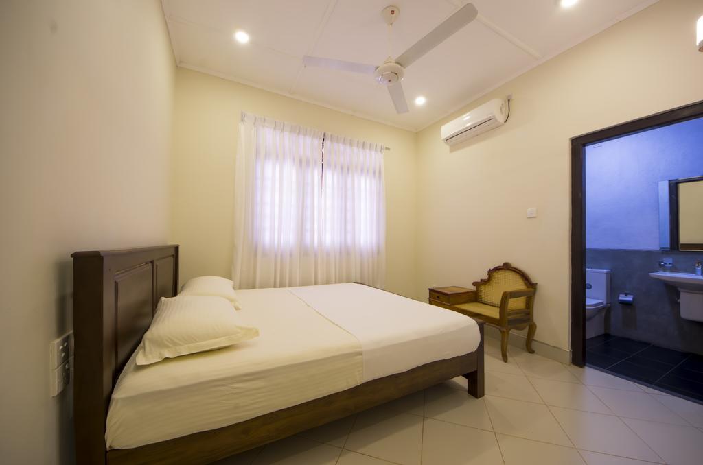 First House Mihintale Hotel Buitenkant foto
